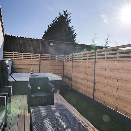 יורק Hoxne Cottages - Rose Cottage With Private Hot Tub מראה חיצוני תמונה